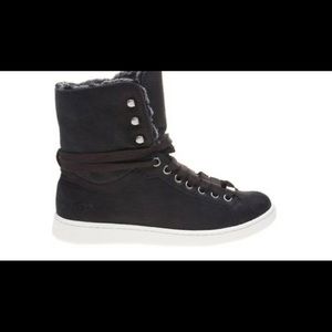 Almost new Ugg Starlyn boot/sneaker